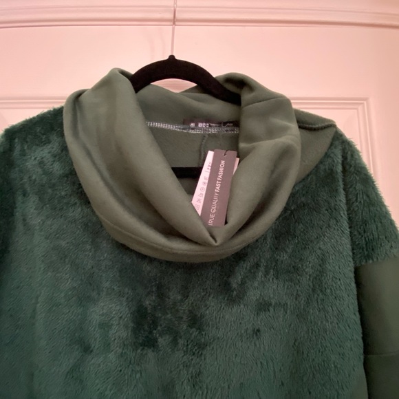 Brand new Green Zanzea winter dress with imitation fur accent in XXL - Picture 3 of 5